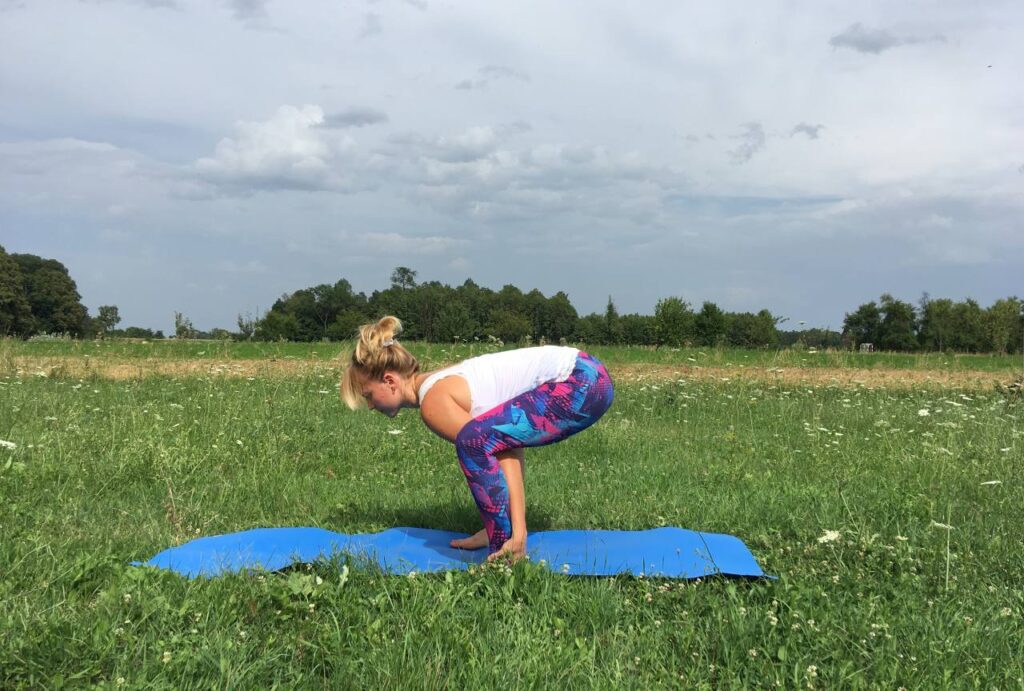 Kundalini chair poza za drugu cakru