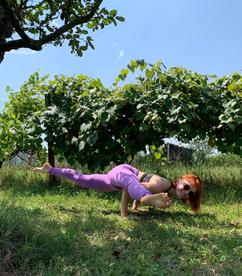 Eka Pada Koundinyasana u prirodi za jacanje samopouzdanja i donosenje ispravnih odluka